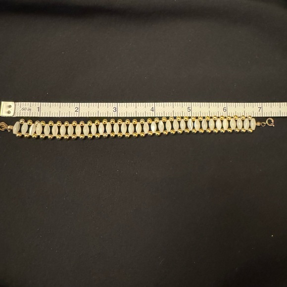 Pretty Gold and Cream Bracelet - Picture 3 of 3